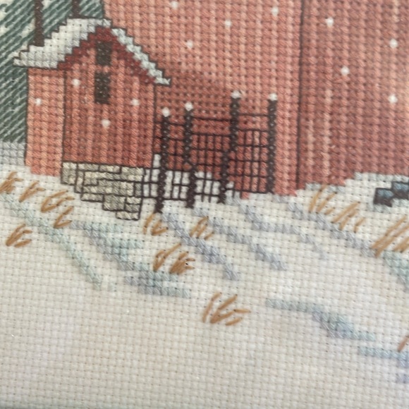 Cross Stitch “Barn in snow fall”. Framed with glass. Vintage. - Picture 2 of 3